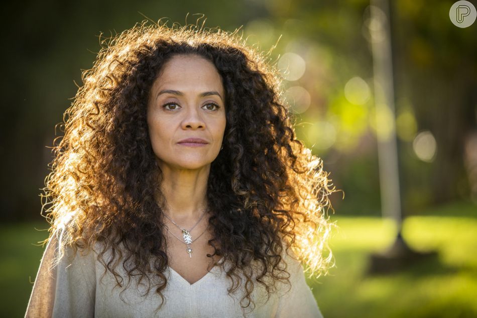 Guta procura Zuleica para que o pai, Tenório, não incomode mais Maria Bruaca, na novela 'Pantanal', no capítulo de terça-feira, 16 de agosto de 2022