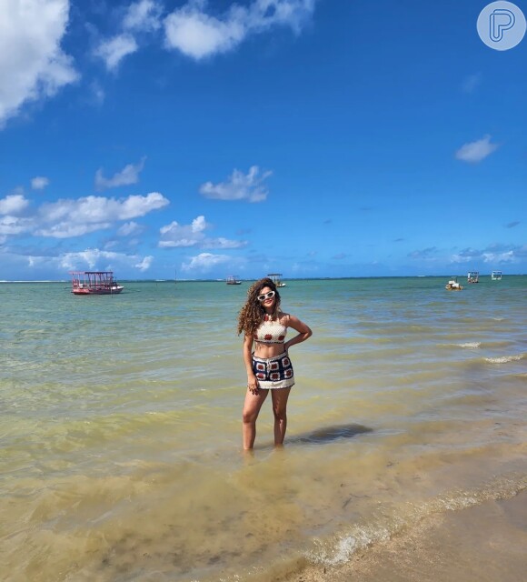 Maisa aproveitou o sábado para postar foto em praia de Alagoas