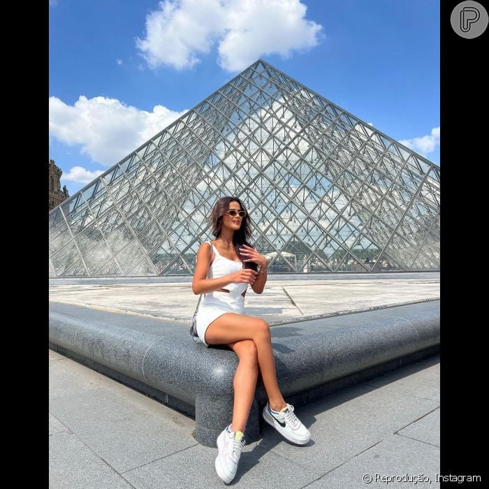 Brenda Pavanelli, a moça que encantou Neymar, está passando uma temporada em Paris