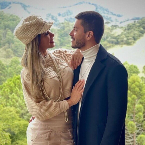 Maíra Cardi e Arthur Aguiar planejam viver na Califórnia