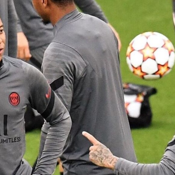 Neymar e Mbappé ficarão cara a cara em reunião com técnico do PSG