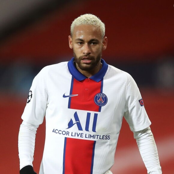 Neymar está apresentando um comportamento impecável no PSG