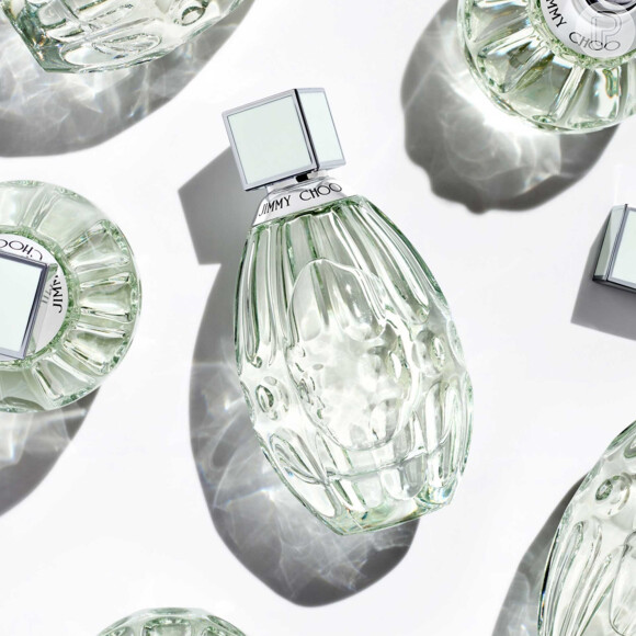 Um perfume feminino que traz a mistura certa de notas florais, frutadas e almiscaradas: esse é o Jimmy Choo Floral Eau de Toilette, Jimmy Choo