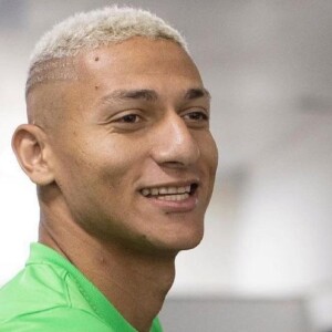 Richarlison vive affair com participante de reality show