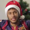 Neymar usa o típico gorrinho de Papai Noel em vídeos gravados pelo Barcelona