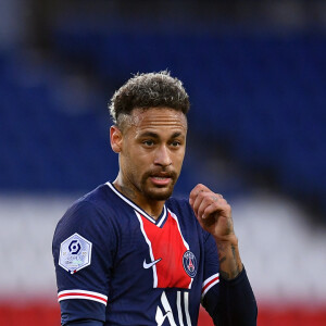 Neymar alcançou a marca de sete gols e seis assistências em apenas quatro jogos oficiais do PSG