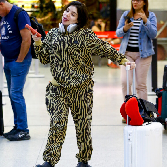 Gkay foi flagrada desembarcando no aeroporto do Rio de Janeiro