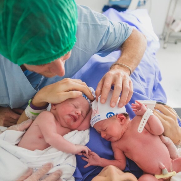 Os bebês nasceram por meio de um partocesariana na maternidade Pro Matre, em São Paulo