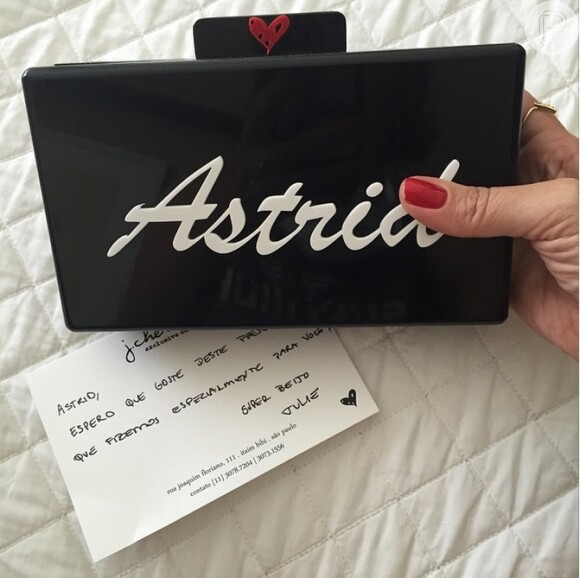 Astrid Fontenelle compartilhou foto do presente que ganhou no dia de sua alta médica: 'Fortes emoções'