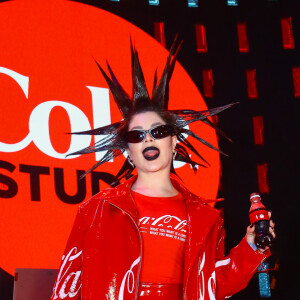 Antes do Rock in Rio, Gkay fez uma chamada de vídeo com amigos para mostrar o visual