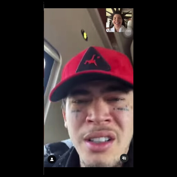 Whindersson Nunes fez uma cara engraçada ao ver a amiga