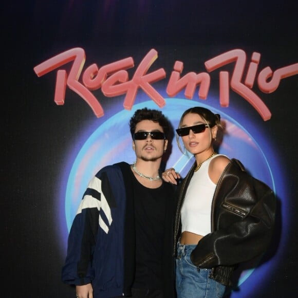 Sasha e o marido escolheram looks confortáveis para curtir o Rock in Rio