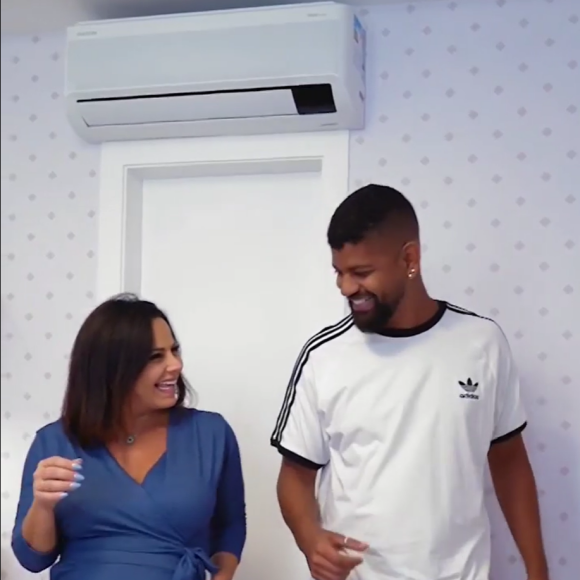 O primeiro filho de Viviane Araújo pode vir ao mundo a qualquer momento e enquanto aguarda, Vivi curte o momento ao lado do marido, Guilherme Militão
 