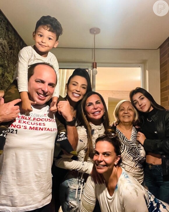 Gretchen, a irmã, Sula Miranda, o marido, Esdras Souza, e a filha Jenny Miranda se reuniram no fim de 2021