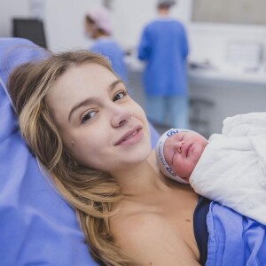 Isabella Scherer deu à luz os gêmeos na última segunda-feira (29)