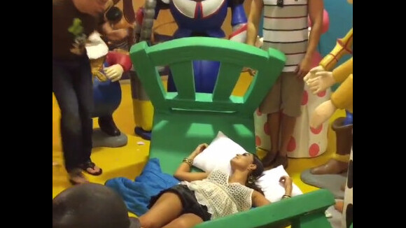 Juliana Paes brinca durante festa de 4 anos do filho Pedro: 'Desmaiada'