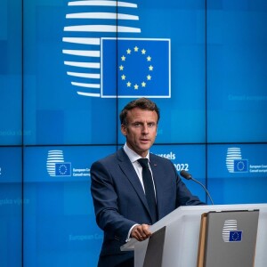 "-me dela como uma amiga da França, uma rainha de bom coração que deixou uma impressão duradoura em seu país e em seu século", pontuou o presidente da França, Emmanuel Macron
 