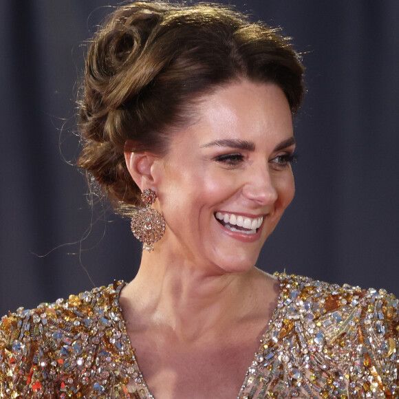 Kate Middleton deve herdar coleção de mais de 300 joias da rainha Elizabeth II