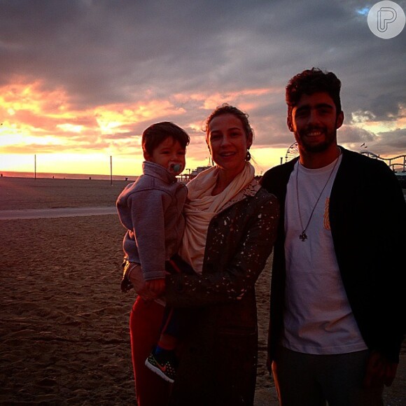 De férias, Luana Piovani e Pedro Scooby estão com Dom no Havaí