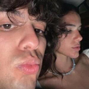 Bruna Marquezine e Xolo Maridueña ficaram inseparáveis durante a depois das filmagens