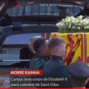 Caixão de Rainha Elizabeth II foi colocado em uma mesa no centro do salão