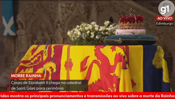 A coroa de Rainha Elizabeth II foi colocada sob o caixão