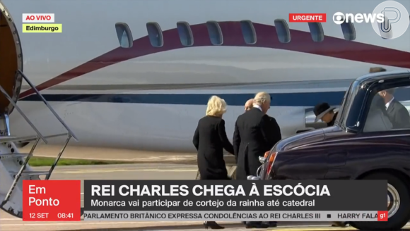 O Rei Charles III e a rainha consorte Camilla chegaram à Escócia de avião