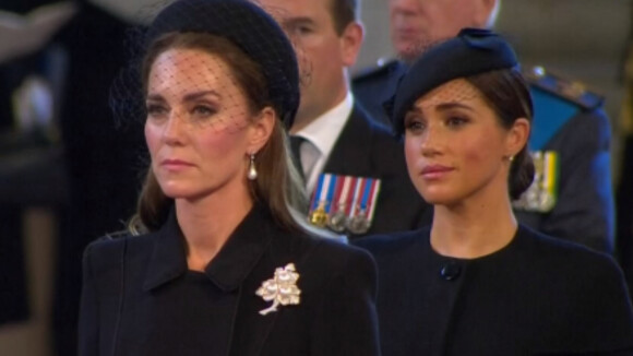 Meghan Markle e Kate Middleton chegam em carros separados para o velório da Rainha Elizabeth II