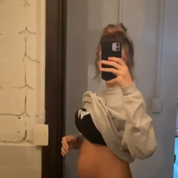 Isabella Scherer mostrou que  a sua barriga ficou com estrias e flacidez
 