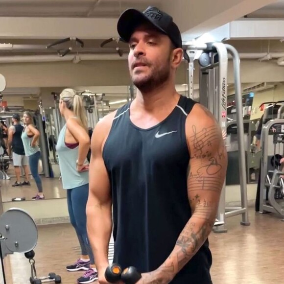 Diogo Nogueira está treinando para definir o corpo e reduzir ainda mais o percentual de gordura