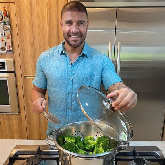 Diogo Nogueira está fazendo uma reeducação alimentar