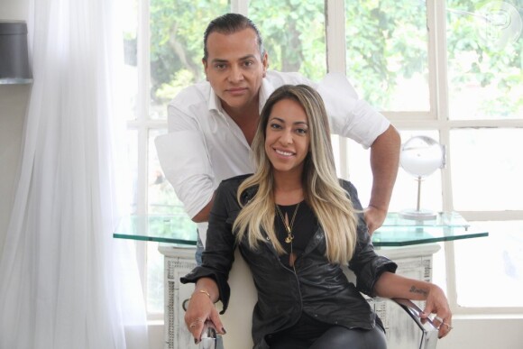 Samantha Schmütz passou por uma verdadeira transformação no salão do hairstylist Flavio Priscott, no Rio de Janeiro, nesta terça-feira, 23 de dezembro de 2014