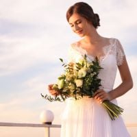 Vestido de noiva minimalista: fashion designer revela impacto da peça em casamentos intimistas