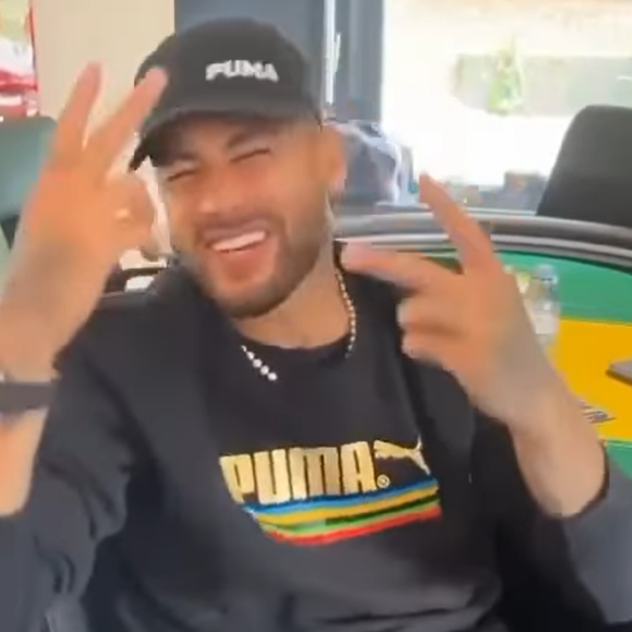 Neymar falou sobre as críticas que recebeu pelo seu posicionamento político nesta sexta-feira (30)