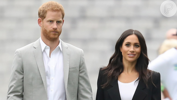 Meghan Markle e Príncipe Harry propuseram uma edição no documentário para minimizar as declarações a respeito do Rei Charles III e da Rainha Camila