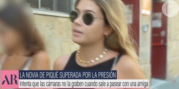 Jornalistas cercaram Clara Chía no aeroporto