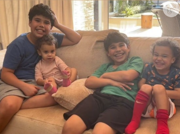 Marcus Buaiz recebeu a visita da ex-cunhada, Camila Camargo em casa. A atriz levou os 2 filhos para brincar com os primos