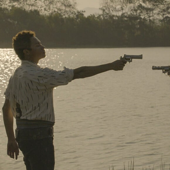 Na novela 'Pantanal', Renato (Gabriel Santana) promete matar Zaquieu (Silvero Pereira). 'Um peãozinho qualquer não pode acabar com um homem como o meu pai e sair impune. Não pode!'