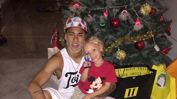 Neymar passa o dia com o filho, Davi Lucca, em Santos: 'Feliz Natal'