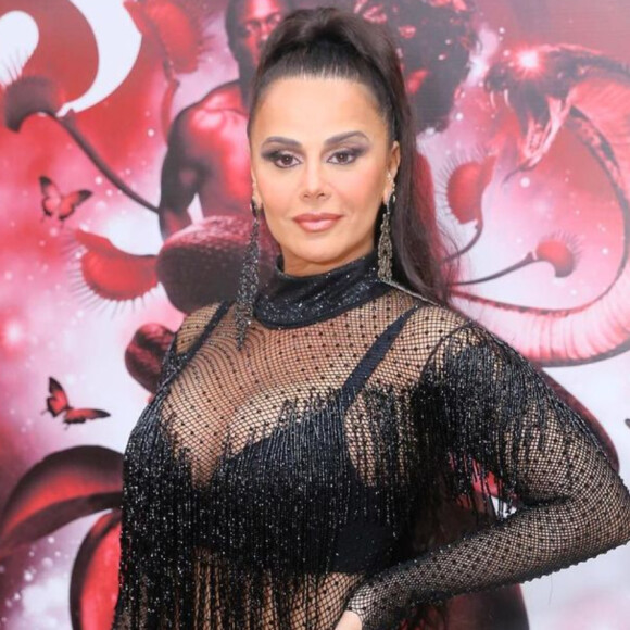 Viviane Araujo está de volta ao samba um mês após parto