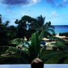João também postou fotos da bela paisagem da Jamaica. 'Qualquer legenda que não seja: 1) energizando. 2) vida dura #sqn. 3) paraíso', escreveu o ator
