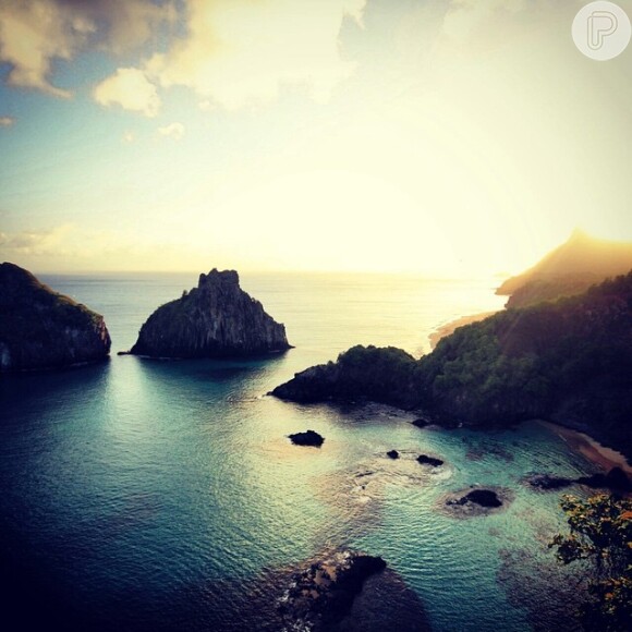 Bruno Gagliasso compartilhou foto da paisagem de  Fernando de Noronha em sua conta no Instagram
