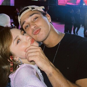 André Luiz Frambach tem uma tatuagem que indica à namorada, Larissa Manoela