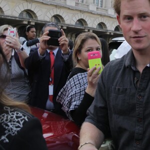 Príncipe Harry teria sugerido um mediador de conflitos em um encontro com Rei Charles III