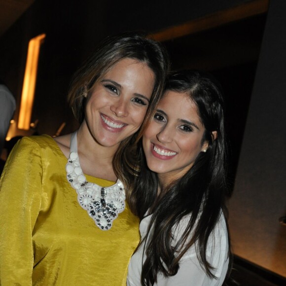 'Wanessa, já achei que tava grávida pelo jeito que a Camilla tá com a mão na sua barriga!', contou um seguidor da cantora