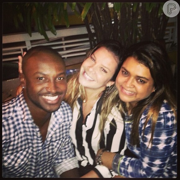 Thiaguinho, Fernanda Souza e Preta Gil jantam juntos, em 25 de março de 2013