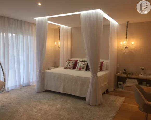 Quarto de Anitta tem predominância do branco