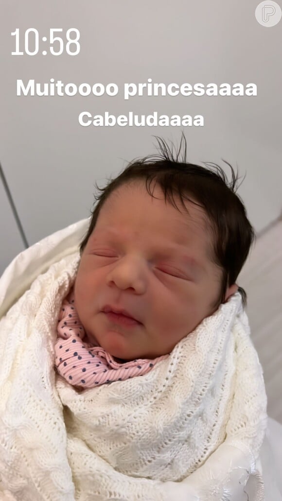 Maria Flor, segunda filha de Virgínia Fonseca e Zé Felipe, já faz sucesso nas redes sociais da mamãe