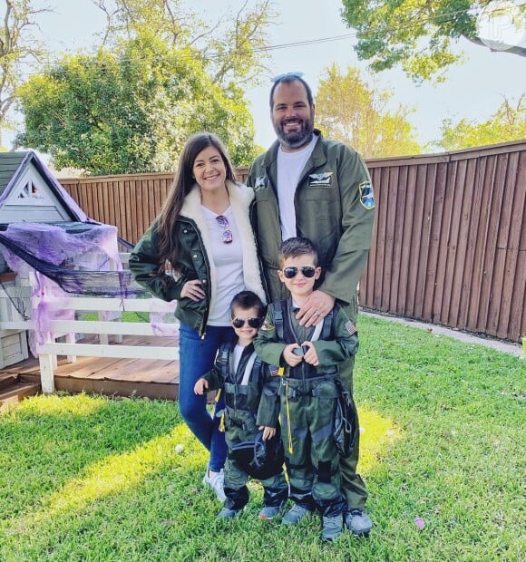 Foto: Fantasia de Halloween para família inspirada no filme Top Gun -  Purepeople