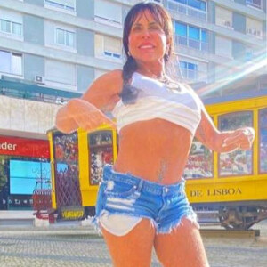 Gretchen desmentiu gravidez aos 63 anos e exibiu a barriga em fotos na web